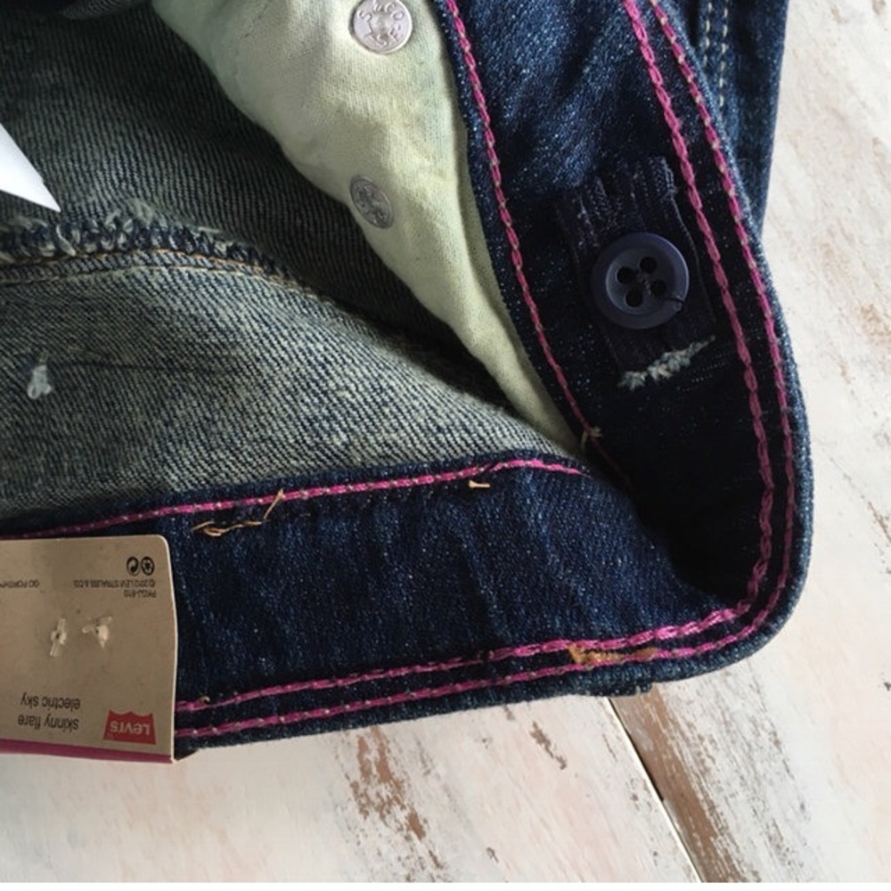 NWT Levi’s Skinny Flare Jeans - Picture 4 of 4